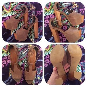 Jessica Simpson platforms